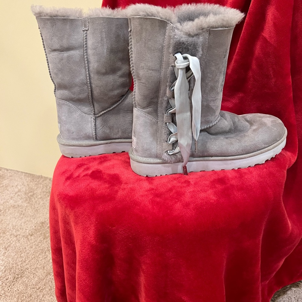 UGGS Baileys Gray size 10 slightly used….